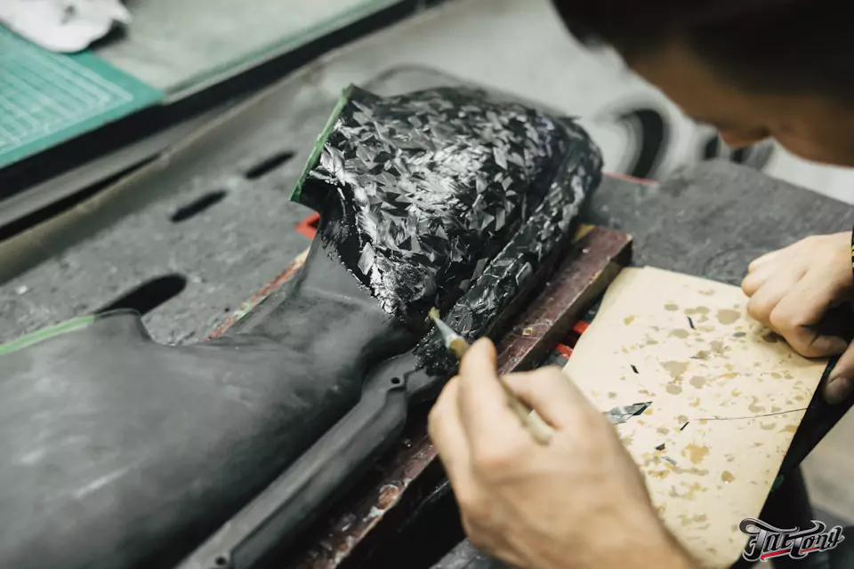 Ламинация карбонового впуска на Audi RS6 кованым карбоном
